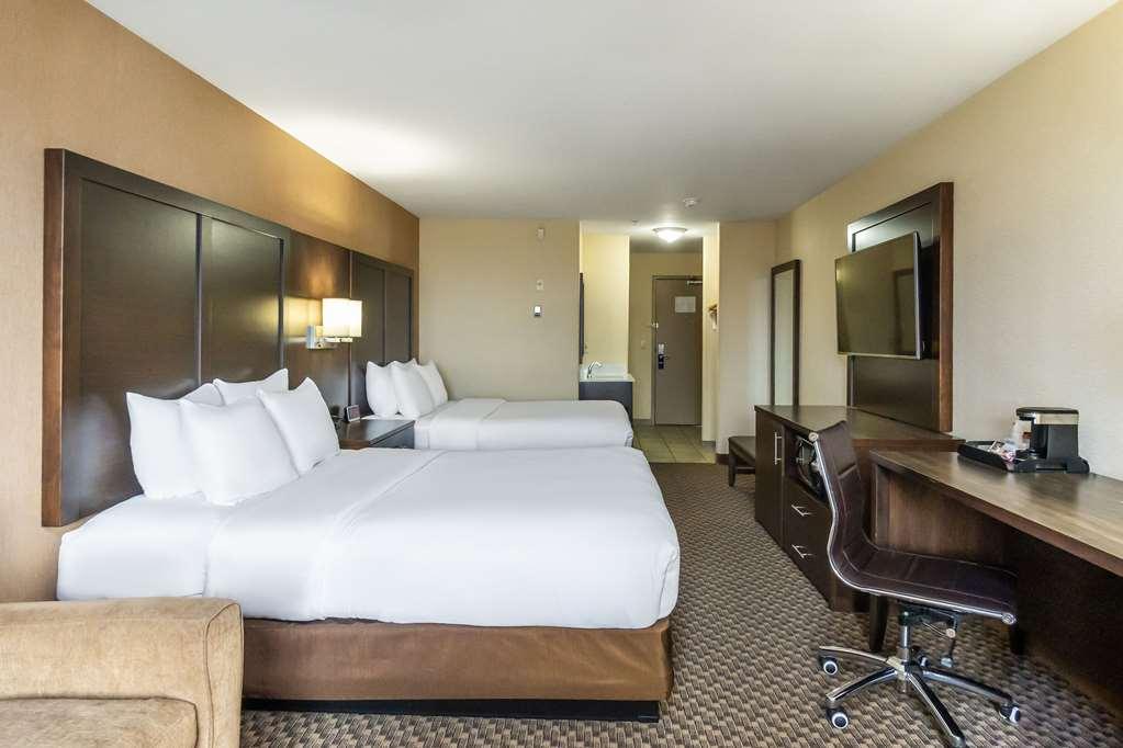 Comfort Inn & Suites Salmon Arm Room photo