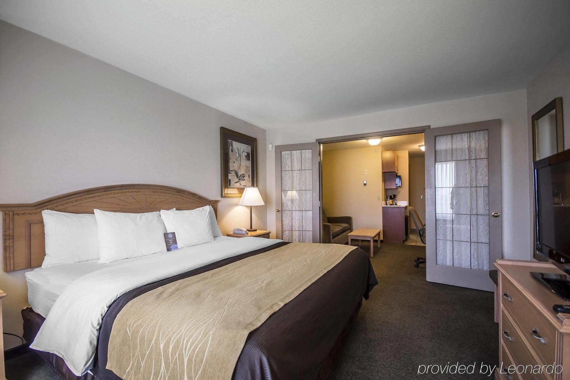 Comfort Inn & Suites Salmon Arm Exterior photo
